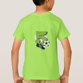 第5誕生日少年ガールがサッカーグリーンを愛 Tシャツ (裏面)