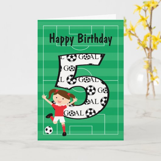 第5誕生日赤と白サッカーガール1 カード (黄色い花)