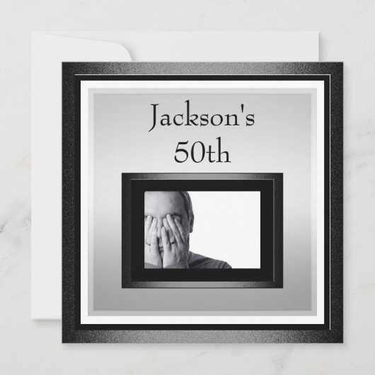 第50男性の誕生日の白い銀製の黒い写真 招待状 (正面)