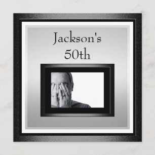第50男性の誕生日の白い銀製の黒い写真 招待状