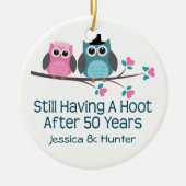 第50記念日のパーソナライズなカップルのギフト セラミックオーナメント (正面)