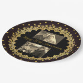 第50記念日の黒及び金ゴールドのパーソナライズなプレート ペーパープレート (アングル)