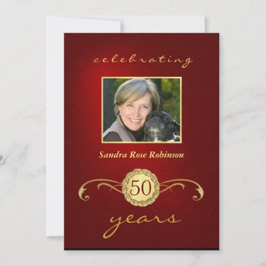第50誕生日の招待状-赤及び金ゴールドのモノグラム 招待状 (正面)