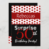 第50誕生日の赤い水玉模様T552を驚かして下さい 招待状 (正面/裏面)