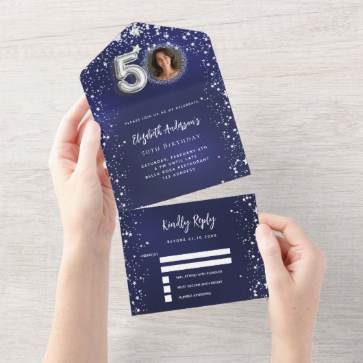第50誕生日ネイビー青写真シルバースターズrsvp オールインワン招待状 (貼ってはがせる)
