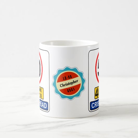 第50誕生日50年危機の道おもしろい路標識 コーヒーマグカップ (中央)