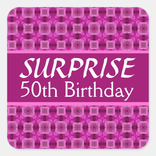 第50驚きの誕生日のピンクのフェスティバルパターン スクエアシール (正面)