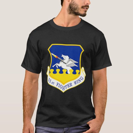 第51ファイターウィングオサンAFB空軍軍隊ヴェート Tシャツ (正面)