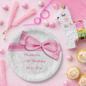 第55誕生日のピンクのダマスク織およびフェイクな弓 ペーパープレート (パーティー)