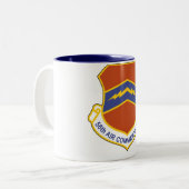 第56空気指令翼(ACW) ツートーンマグカップ (正面左)