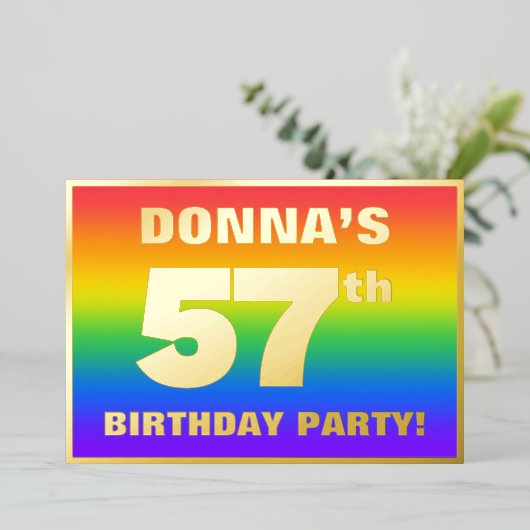 第57回誕生日パーティー：おもしろいカラフル、レインボーパターン 箔招待状 (立ち正面)