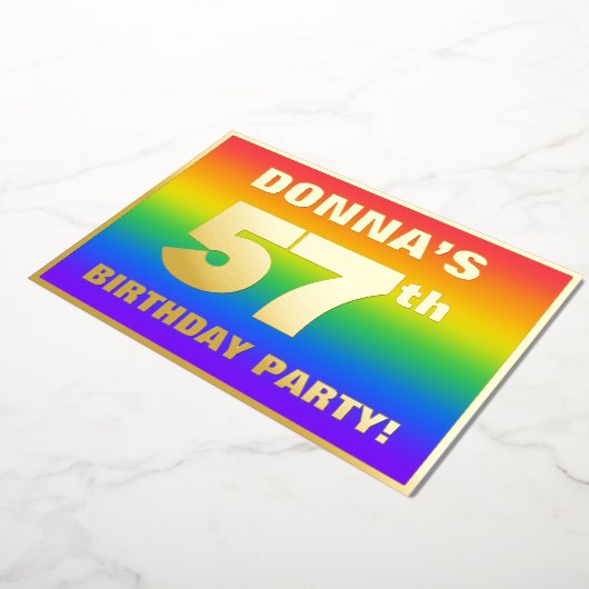 第57回誕生日パーティー：おもしろいカラフル、レインボーパターン 箔招待状 (回転した状態)