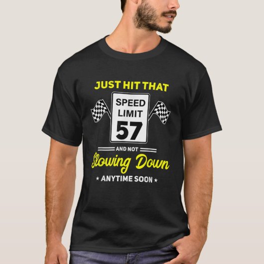 第57誕生日速度制限標識57 mph おもしろいDrivin Tシャツ (正面)