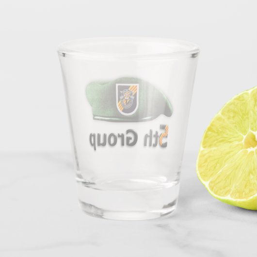 第5 SFGAの特殊部隊のグループの緑色のベレー帽の退役軍人 ショットグラス (裏面)