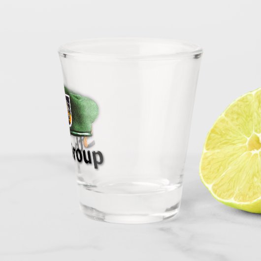 第5 SFGAの特殊部隊のグループの緑色のベレー帽の退役軍人 ショットグラス (右)