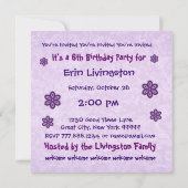 第6誕生日の紫色の花および星の名前をカスタムする 招待状 (裏面)