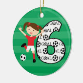 第6誕生日の赤と白のサッカーの女の子1 セラミックオーナメント (左)