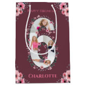 第6誕生日ガールフォトコラージピンクフラワー ミディアムペーパーバッグ (正面)