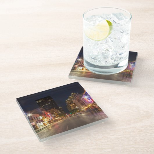 第6通りアットデュスクインダウンタウンオースティン，テキサス州 ガラスコースター (アングル)