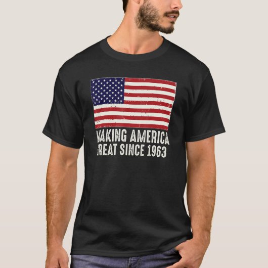 第60おもしろい誕生日アメリカ合衆国を作る米国素晴らし国旗 Tシャツ (正面)