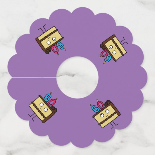 第60蝋燭チョコレートアイシングが付いているお誕生日ケーキ ワイングラスタグ (裏面)