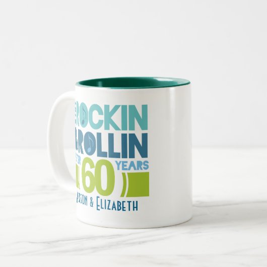 第60記念日のパーソナライズなマグのギフト ツートーンマグカップ (正面左)