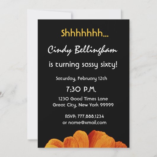 第60誕生日のテンプレートの金ゴールドのオレンジデイジーを驚かして下さい 招待状 (裏面)