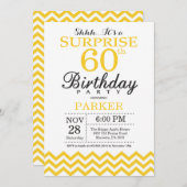 第60誕生日の招待状の黄色シェブロンを驚かして下さい 招待状 (正面/裏面)