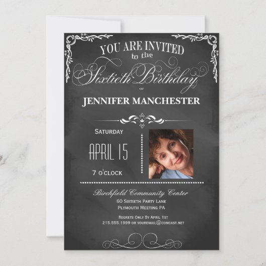 第60誕生日チャルクボードタイポグラフィパーティー招待状 招待状 (正面)