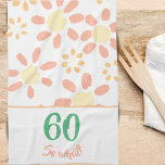 第60誕生日女やる気を起こさせるおもしろい性フローラ キッチンタオル<br><div class="desc">女性のための60歳の誕生日ギフトアイディア。この美しい花のキッチンタオルシンプルは、オレンジとピンク色のデイジーの花と60そうやる気を起こさせるどのような文字。誰素晴らしかのプレゼント、特に女性の60歳の祝誕生日のために。ユーモアのセンスを持った人のために。年齢番号を変更できる。</div>