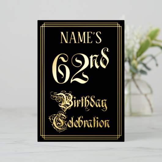 第62回バースデーパーティーファンシー – 脚本と名前をカスタムする 箔招待状 (立ち正面)