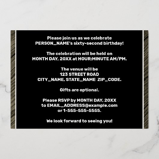 第62回バースデーパーティー – はっきりした、ウッドフェイク・グレイン・文字 箔招待状 (裏面)