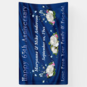 第65記念日の白いバラおよびBluebells 横断幕 (縦)