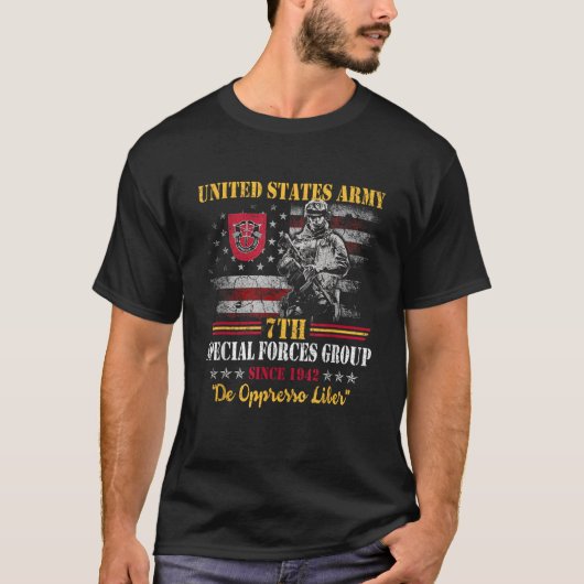 第7期特殊部隊グループ米国国旗の退役軍人第7期SFG P Tシャツ (正面)