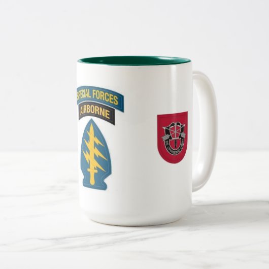 第7特殊部隊のグループのマグ ツートーンマグカップ (正面右)