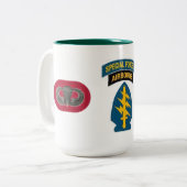 第7特殊部隊のグループのマグ ツートーンマグカップ (正面左)