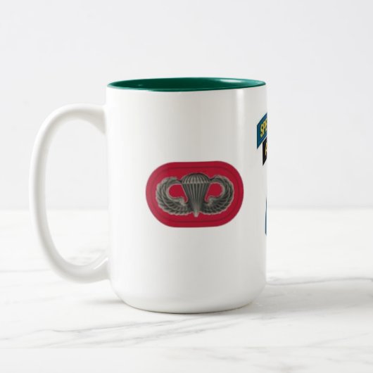 第7特殊部隊のグループのマグ ツートーンマグカップ (左)