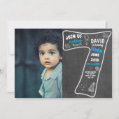 第7誕生日のボーイ·チャルクボード（写真の青い数字） 招待状 (正面)