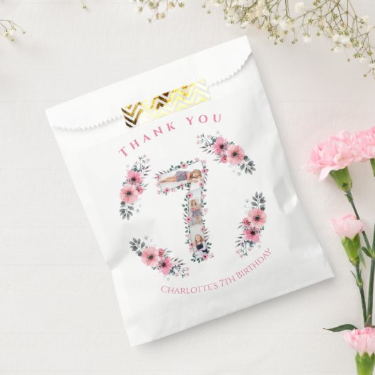 第7誕生日の少女フォトコラージピンクフラワー フェイバーバッグ (封をした状態)