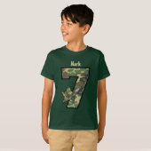 第7誕生日の男の子の迷彩柄の名前をカスタムするV01 Tシャツ (正面フル)