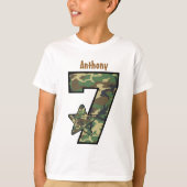 第7誕生日の男の子の迷彩柄の名前をカスタムするV01A Tシャツ (正面)