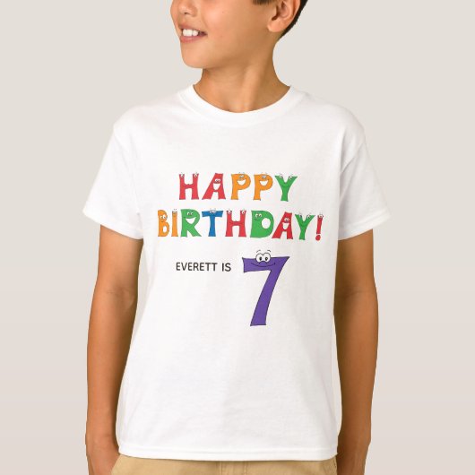 第7誕生日カラフルアルファベット(名前はキッズ) Tシャツ (正面)