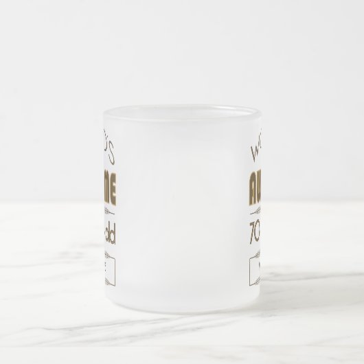 第70すばらしい誕生祝いの世界のベスト フロストグラスマグカップ (中央)