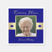 第70回バースデーパーティー写真オンネイビーブルー紙 スタンダードカクテルナプキン (正面)