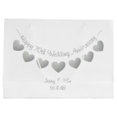 第70回プラチ結婚ナ記念日抱き枕 ラージペーパーバッグ (裏面)