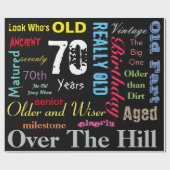 第70大きい落書きのデザインのハッピーバースデー ラッピングペーパー (フラット)