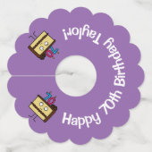 第70蝋燭チョコレートアイシングが付いているお誕生日ケーキ ワイングラスタグ (正面)