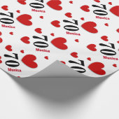 第70誕生日か年の名前をカスタムするの赤いハート ラッピングペーパー (角)