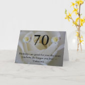 第70誕生日の白いバラの引用文の挨拶 カード (黄色い花)