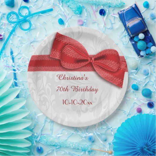 第70誕生日の赤いダマスク織およびフェイクな弓 ペーパープレート (パーティー)